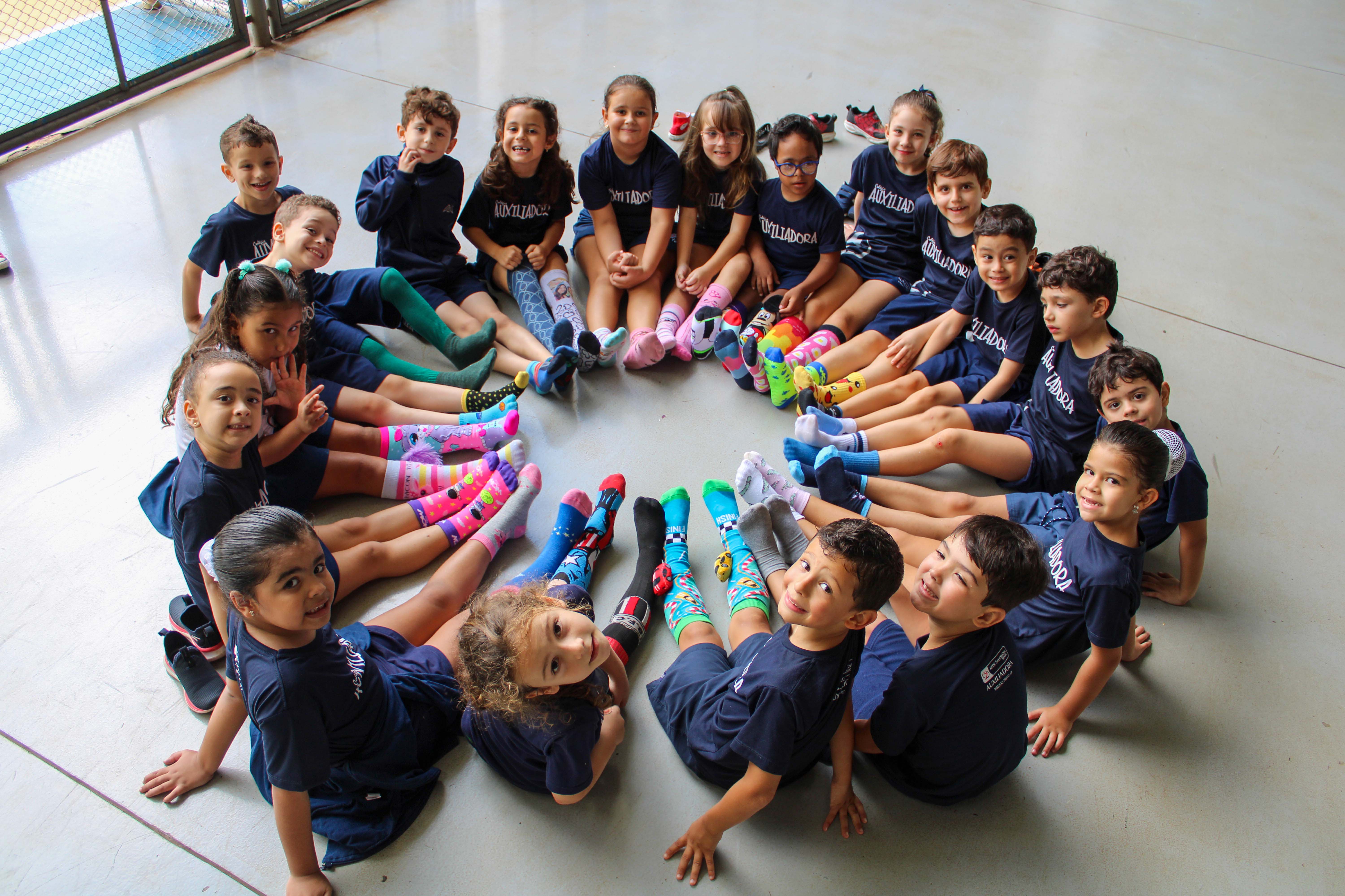 Campanha “Lots of Socks” mobiliza o Colégio Auxiliadora pela valorização da diversidade